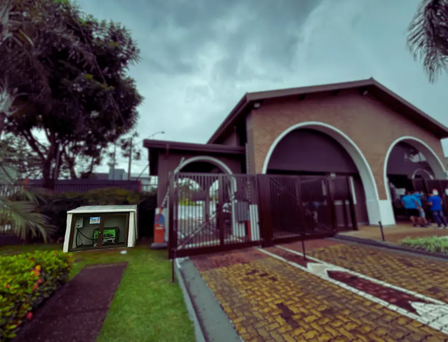 Portaria de condomínio com ecogerador a etanol Liconic a etanol instalado próximo ao portão.